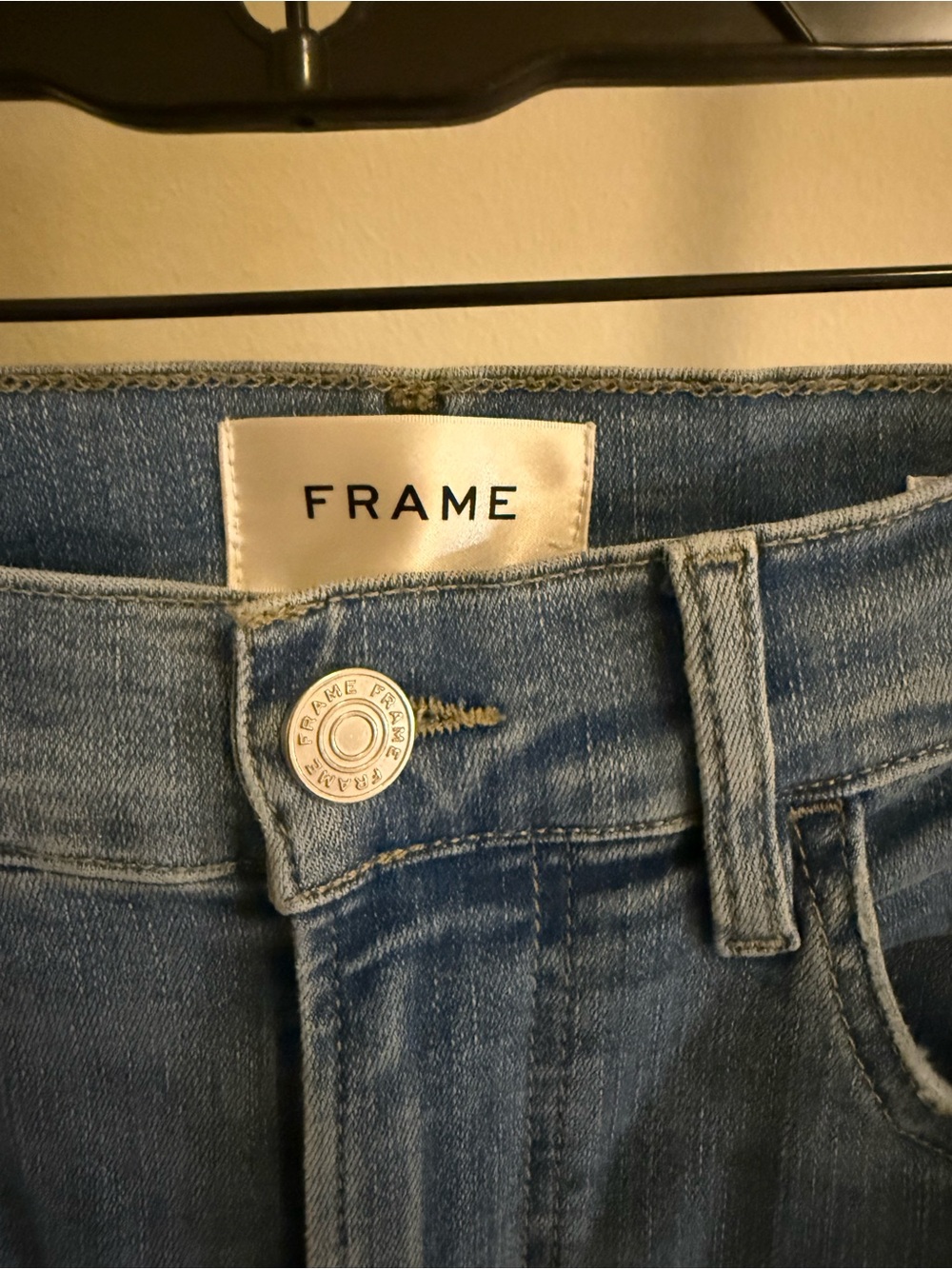 Frame Denim High-Rise Wide Leg Jeans in Light Blue Wash - Picture 7 of 10